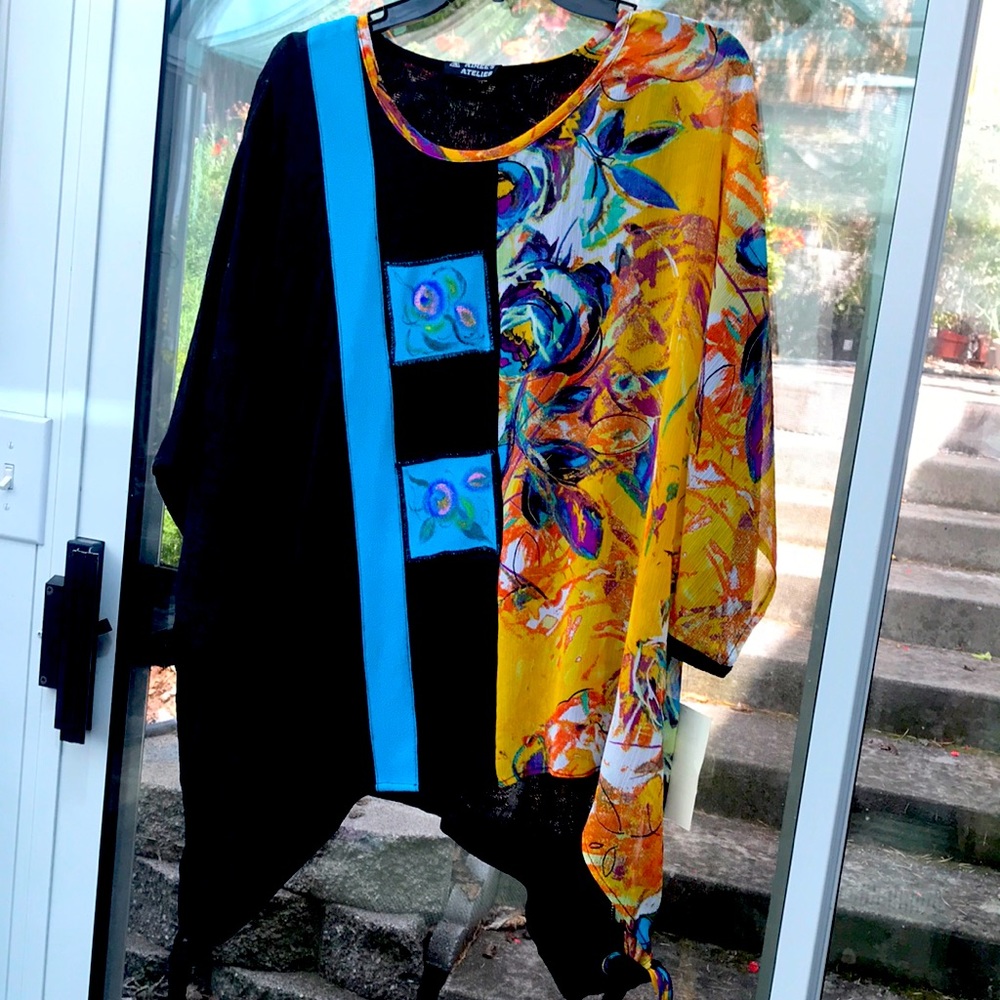 Beautiful Blouse With Turquoise And Yellow Gold Trim.
